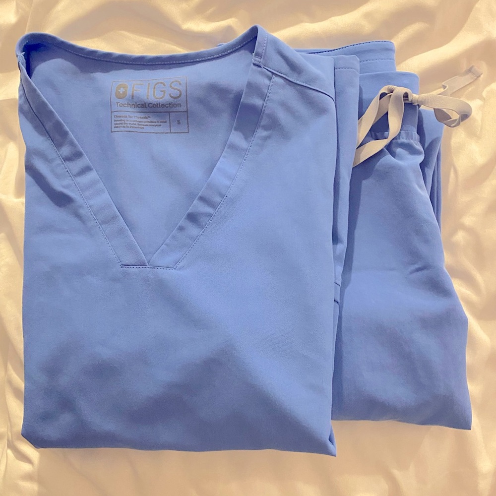 FIGS ceil blue scrub set